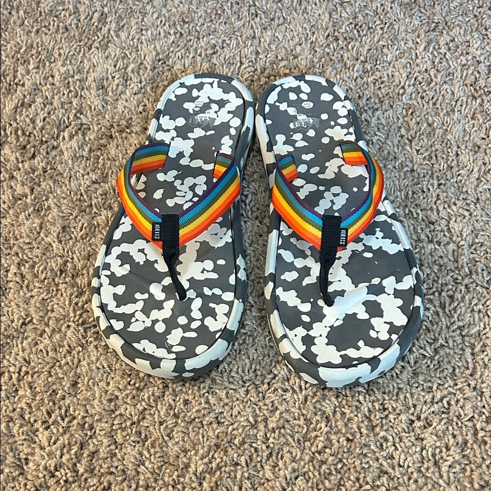 REI Women's/Men’s Rainbow Strap Flip Flop Sandals - Black & White Pattern